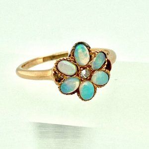 Sold 🌷🌷🌷Yellow Gold Floral Bezel Set Opals w/ Diamond Center Stone Ring